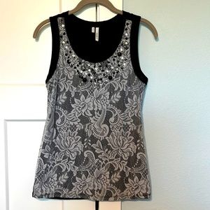Studio Y size small tank with lace and bead detail. Excellent used condition.